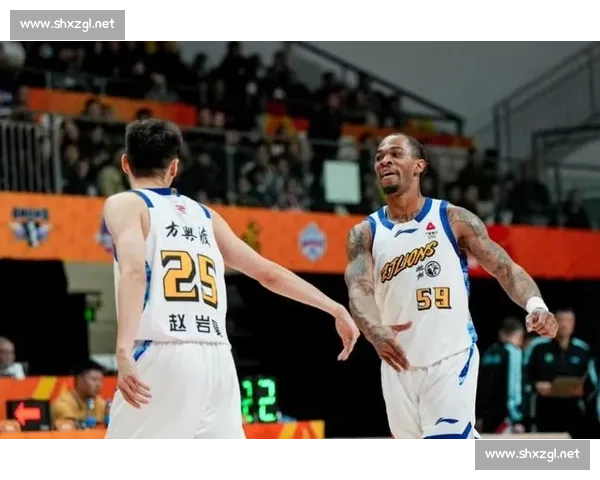 以上海男篮对阵浙江广厦为核心的CBA季后赛焦点对决战术博弈与胜负前瞻解析